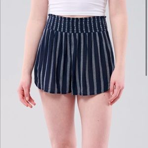 Hollister Ultra High Rise Woven Shorts | Small
